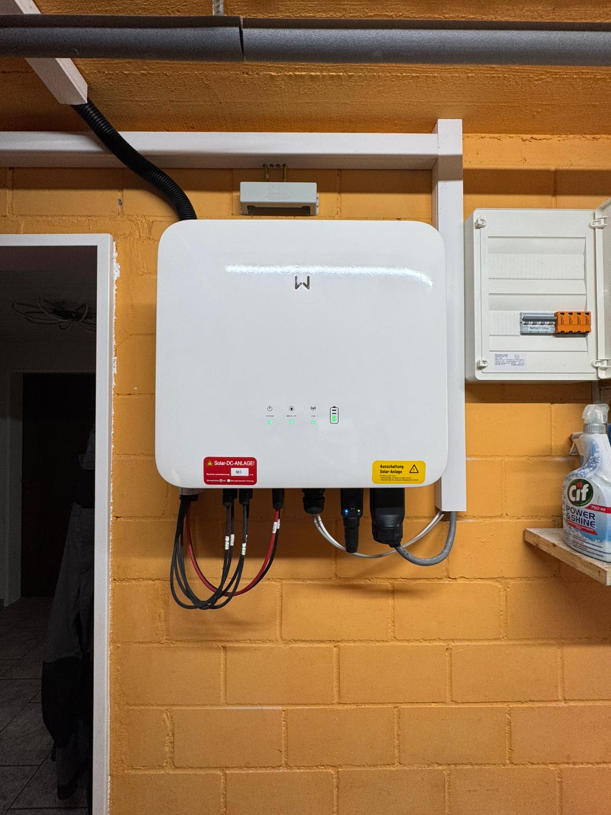 Wechselrichter für Photovoltaikanlage von der Swiss Sun Concept GmbH in der Schweiz