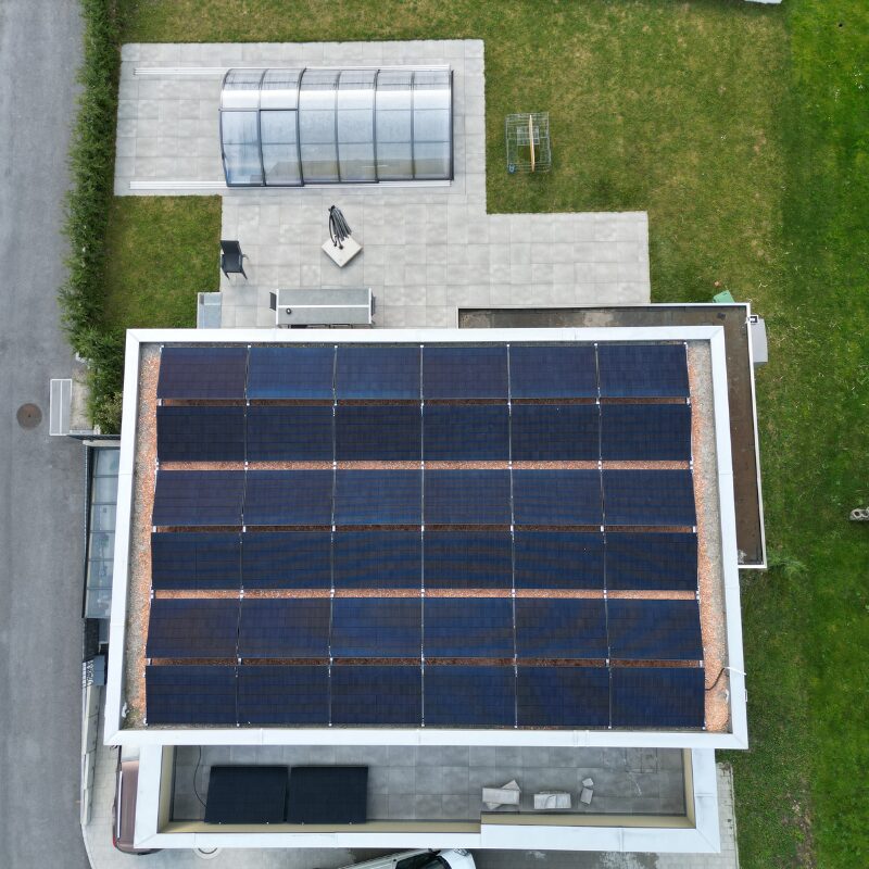 Flachdach mit Solar von Swiss Sun Concept Schweiz.png